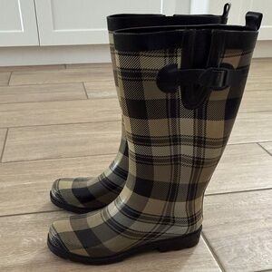 Adorable Plaid Rain Boots - Black and Tan